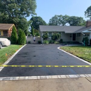 Difference Between Asphalt and Blacktop Driveways